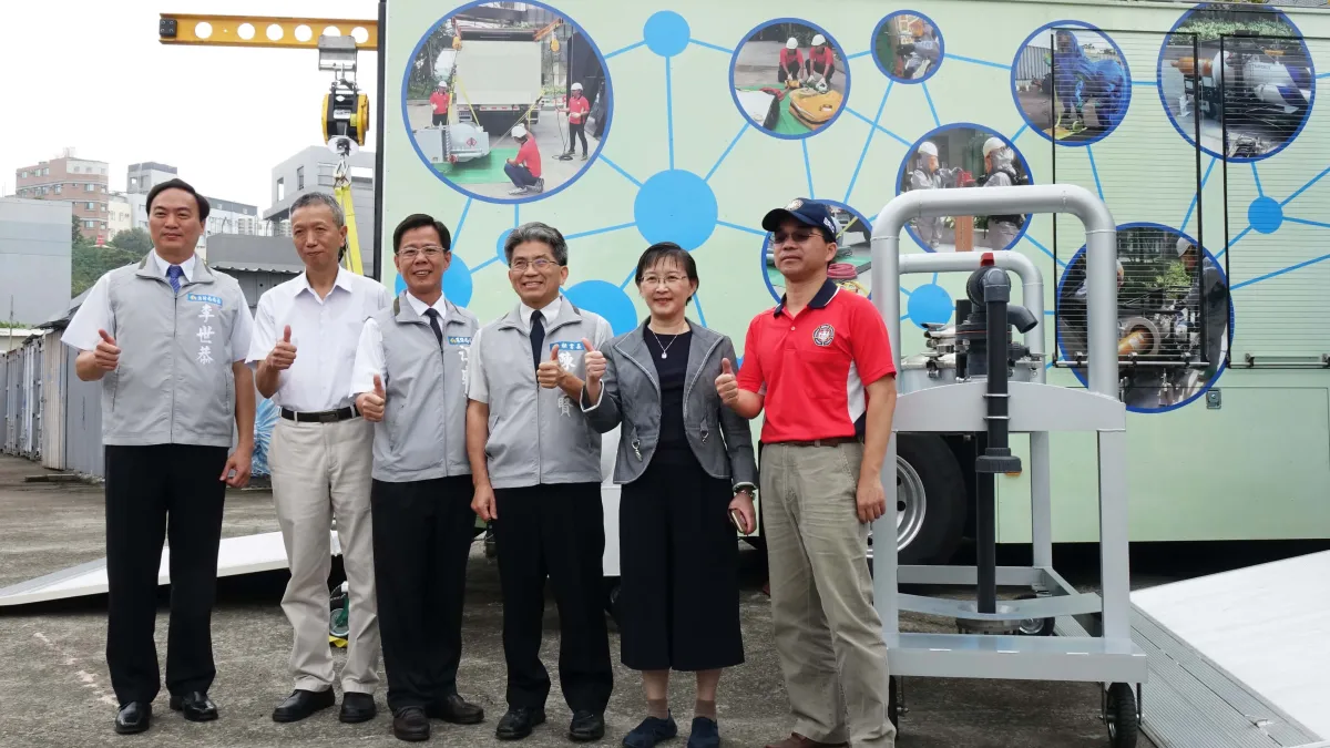 環保署化學局耗費5000萬以上打造的3台毒災仿真訓練模組車輛,4日在「106年度新竹市毒災暨空污聯合防救演練」中首次亮相。(圖/新竹市政府提供)
