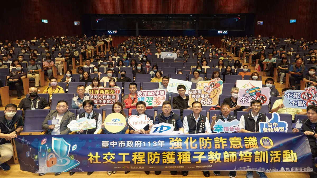 113年防詐培訓活動大合照。(圖/台中市政府數位局) 113年防詐培訓活動大合照。(圖/台中市政府數位局)