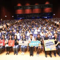 中市勞工局辦「大專青年學生公部門暑期工讀教育訓練」,盧秀燕市長期許大家把握難得的公部門實習機會。(圖/台中市政府) 中市勞工局辦「大專青年學生公部門暑期工讀教育訓練」,盧秀燕市長期許大家把握難得的公部門實習機會。(圖/台中市政府)