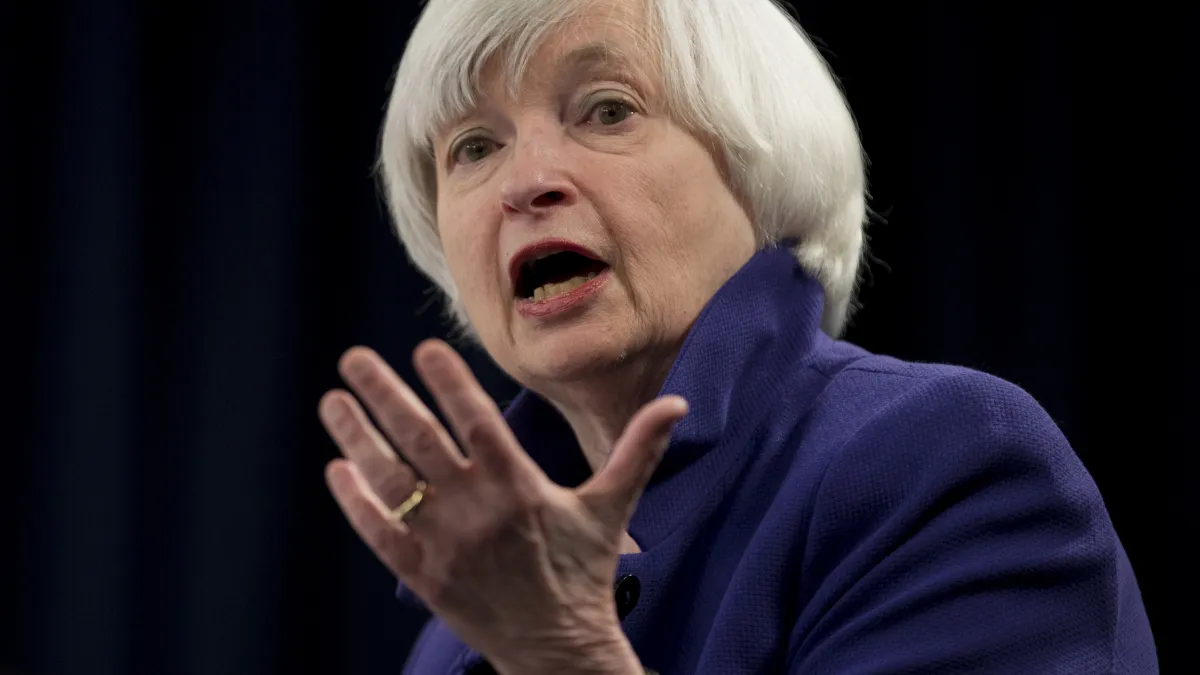 聯準會主席葉倫(Janet Yellen)任內的最終國會聽證過程當中,明確指出美國股市與房市相對偏高的資產價格,但不認為普遍機構投資人高估美國主要城市的房價與股價。(資料照,AP)