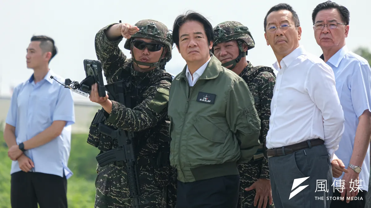 外媒報導,若民進黨若在2028年連續第四次執政,中共武統機率恐大增。圖為總統賴清德、國防部長顧立雄、國安會秘書長吳釗燮聽取官兵講解任務的情形。(劉偉宏攝)
