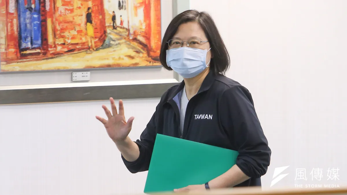 作者認為,執政者民進黨所採取的許多政策正在背離民意。圖為總統蔡英文。(資料照,顏麟宇攝)