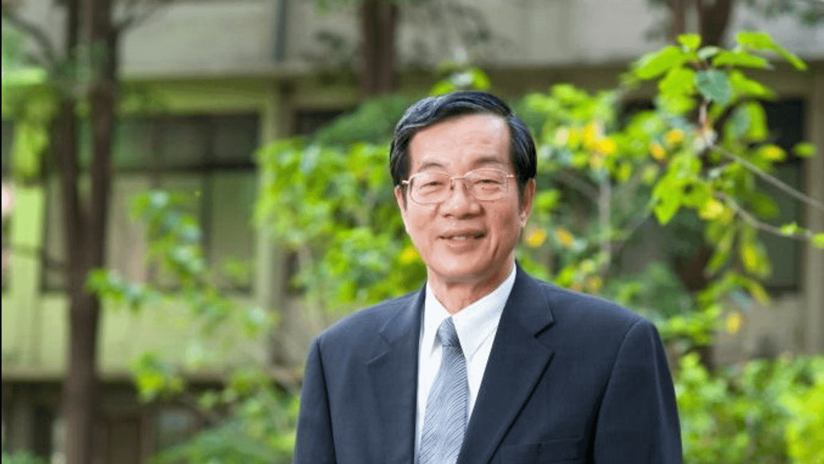 黃榮村於民國89年出任行政院政務委員,全職負責九二一震災災後重建工作。(圖/取自維基百科) 黃榮村於民國89年出任行政院政務委員,全職負責九二一震災災後重建工作。(圖/取自維基百科)