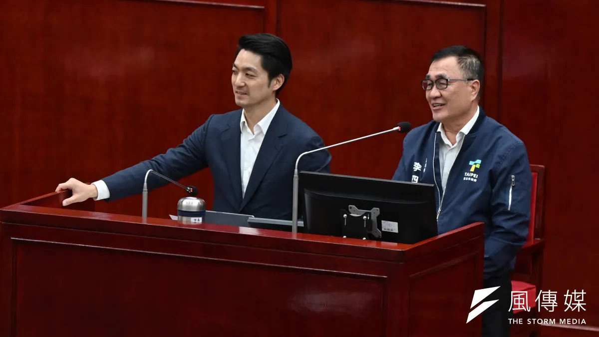 藍綠議員10日質詢時皆針對北市科標案提出質疑,台北市長蔣萬安(左)表示,有不法就送辦。(陳昱凱攝)
