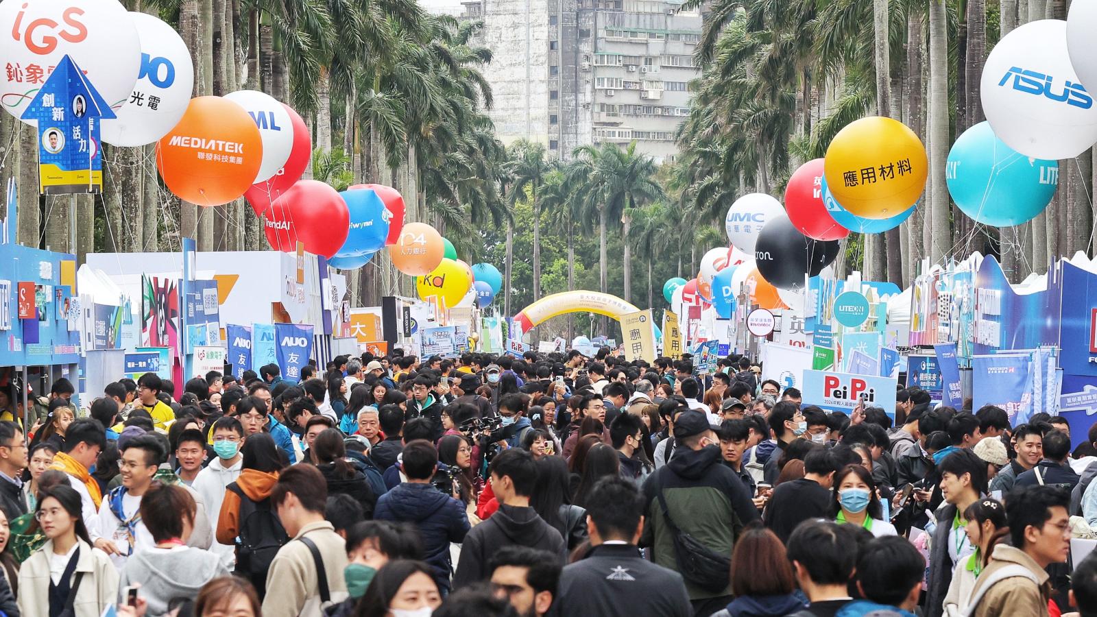讀大學不如念專科?大學生所得中位數58.6萬「連輸16年」 這學歷平均破百萬輾壓