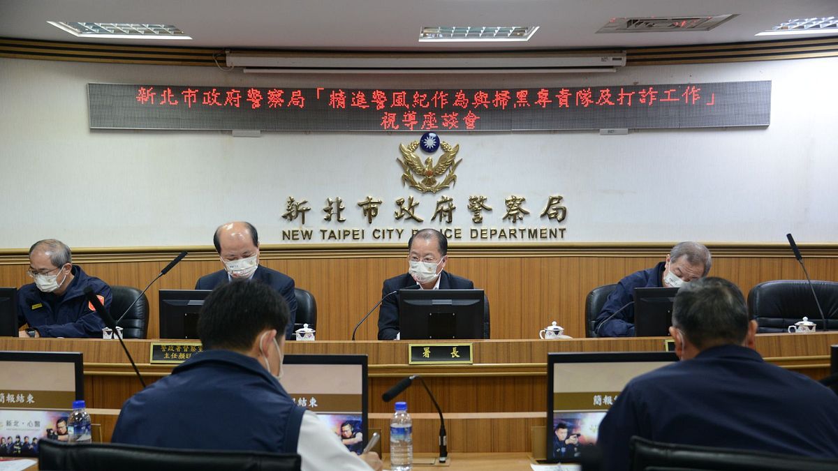 新北市接連發生槍擊案共開67槍,警政署長黃明昭(右二)親自坐鎮,每天都到新北參加專案會議。(取自NPA 署長室臉書) 新北市接連發生槍擊案共開67槍,警政署長黃明昭(右二)親自坐鎮,每天都到新北參加專案會議。(取自NPA 署長室臉書)