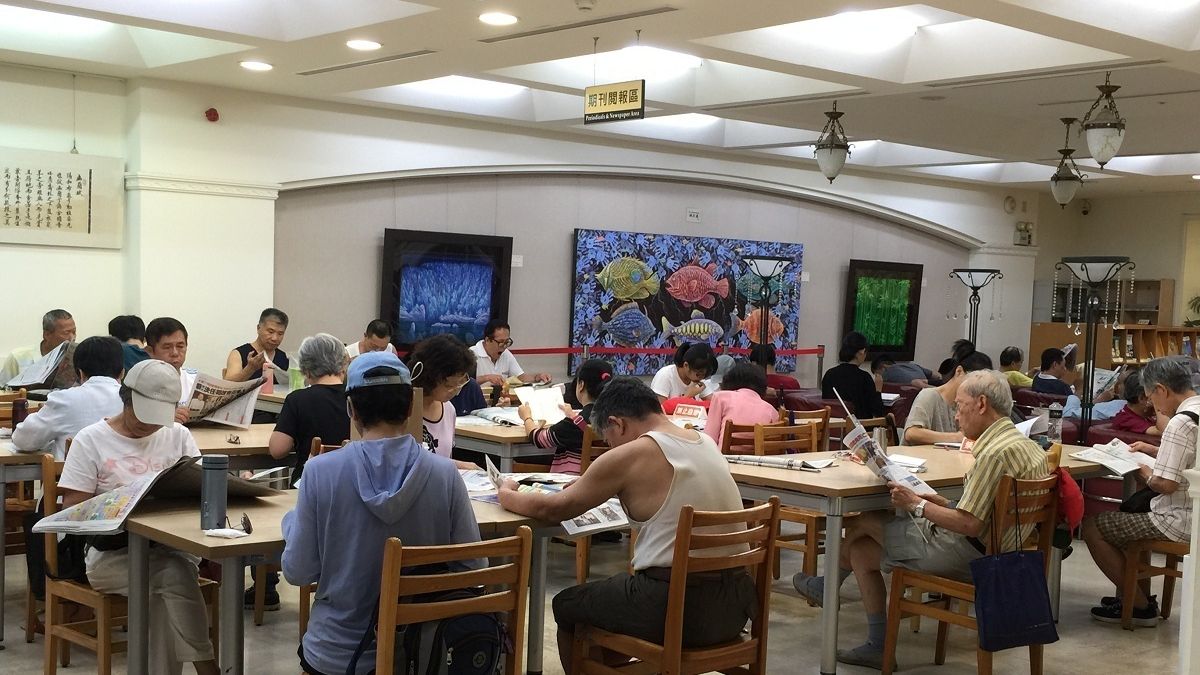 夏季加上放暑假 新店圖書館座無虛席 夏季加上放暑假 新店圖書館座無虛席
