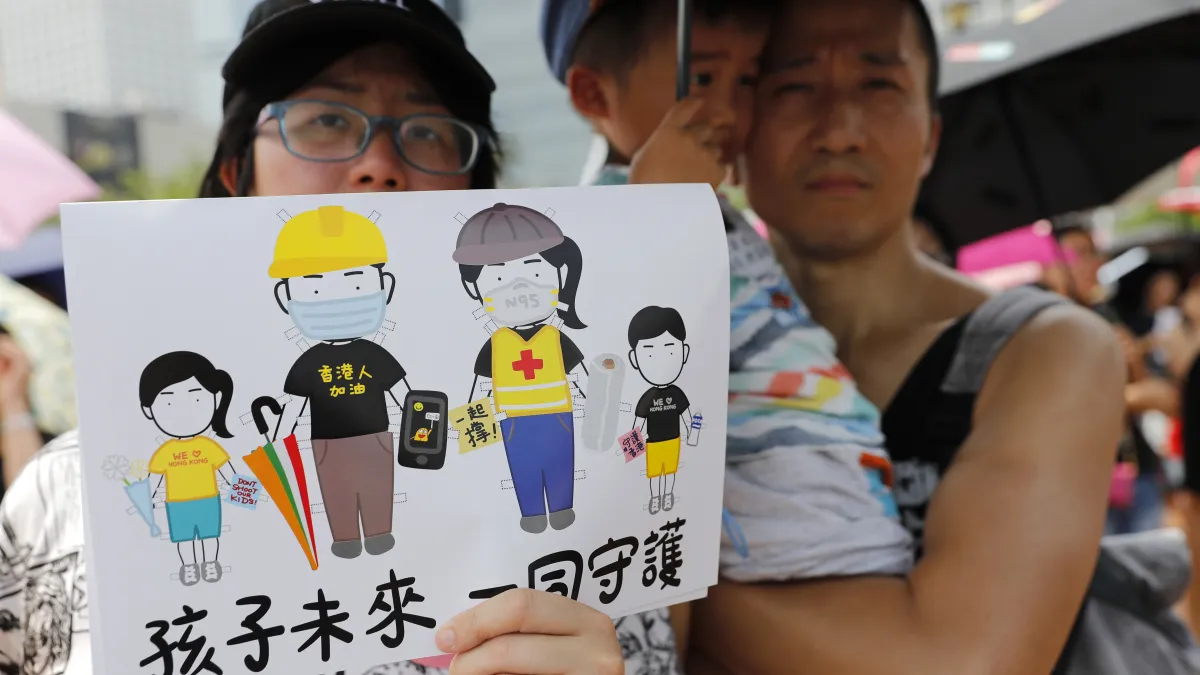 2019年8月10日,香港反送中風暴持續,有市民發起「守護孩子未來」親子遊行集會(AP)