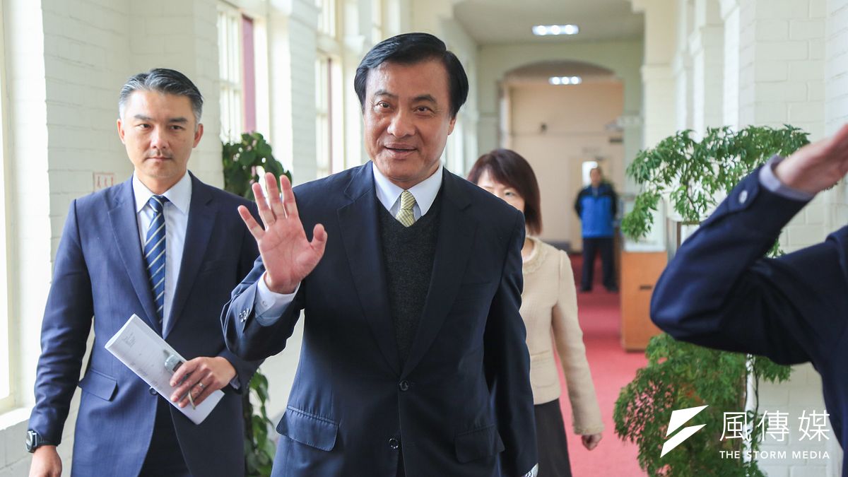 香港立法會延後舉行逃犯條例(反送中)修訂草案二讀,立法院長蘇嘉全(右)12日在臉書發文聲援「一起撐香港,爭民主,爭自由!」。(資料照,簡必丞攝) 香港立法會延後舉行逃犯條例(反送中)修訂草案二讀,立法院長蘇嘉全(右)12日在臉書發文聲援「一起撐香港,爭民主,爭自由!」。(資料照,簡必丞攝)