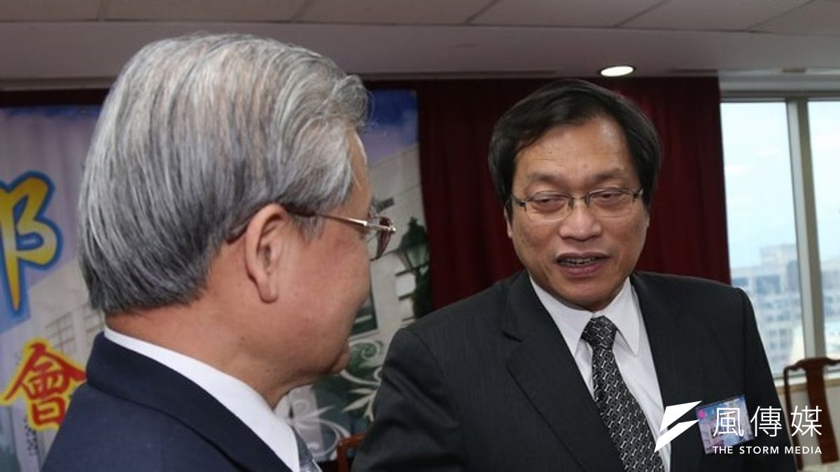 具有醫師身分的國民黨立委蘇清泉(右)指控台大醫院及柯文哲涉嫌強摘器官,引發醫界強烈批評。(資料照片,吳逸驊攝) 具有醫師身分的國民黨立委蘇清泉(右)指控台大醫院及柯文哲涉嫌強摘器官,引發醫界強烈批評。(資料照片,吳逸驊攝)