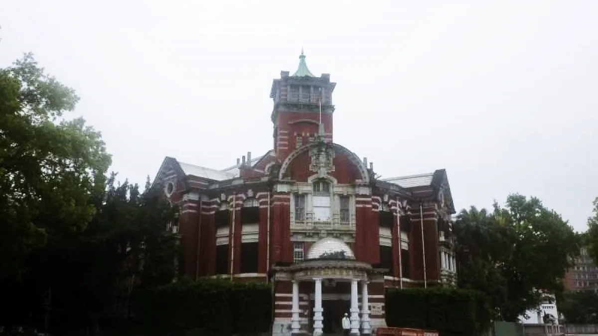 落成於1922年的台灣總督府專賣局。(圖/想想論壇提供|攝影:根羽屋)
