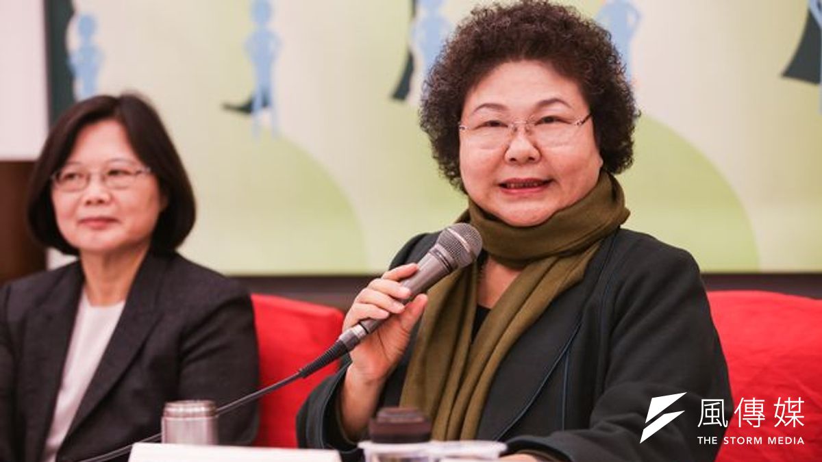 民進黨主席蔡英文(左)呼應高雄市長陳菊(右)與台南市長賴清德主張,修法將地方議會正副議長選舉改為記名投票。(資料照/林韶安攝) 民進黨主席蔡英文(左)呼應高雄市長陳菊(右)與台南市長賴清德主張,修法將地方議會正副議長選舉改為記名投票。(資料照/林韶安攝)