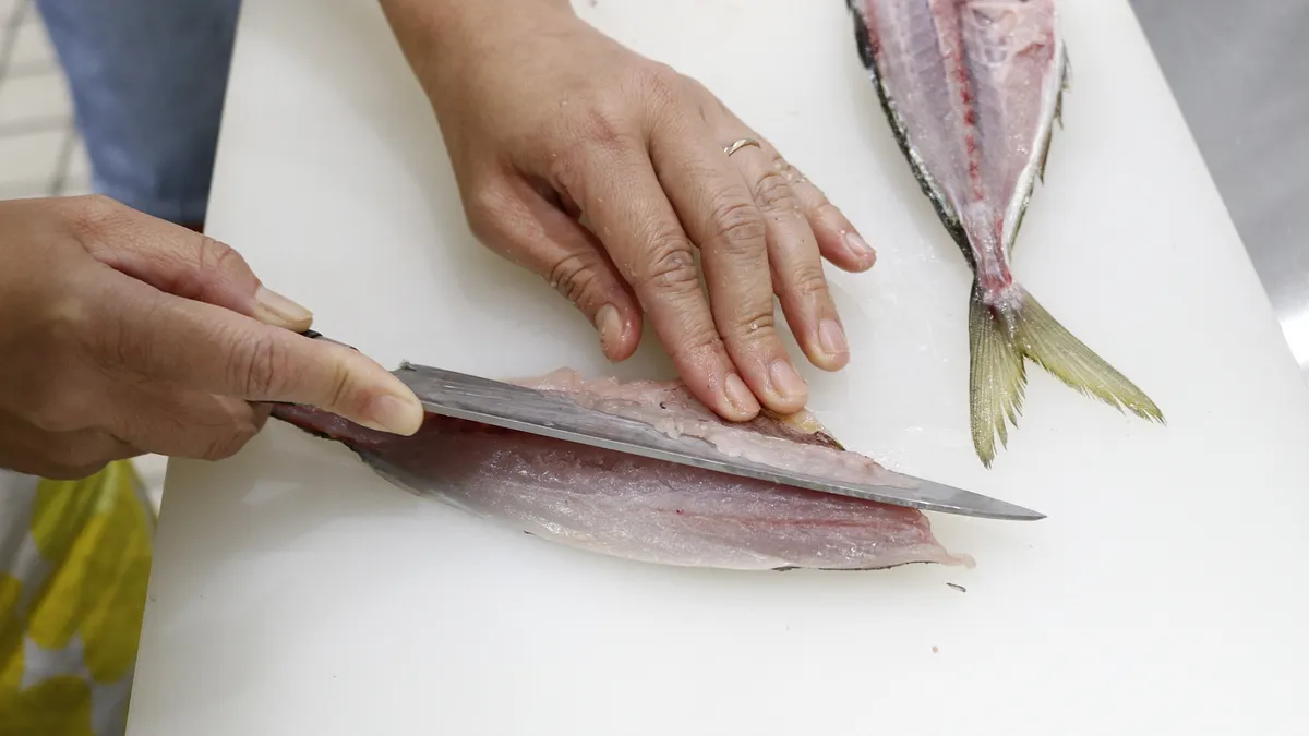 在烹煮魚料理前,只要多做1步驟,就能有效去除魚腥味。(示意圖/取自photo-ac) 在烹煮魚料理前,只要多做1步驟,就能有效去除魚腥味。(示意圖/取自photo-ac)