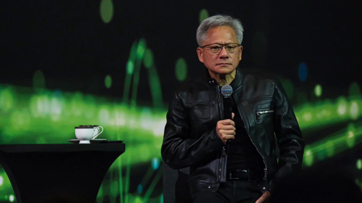 【新新聞】「吃肉與喝湯」揭黃仁勳的資本魔術與台灣AI供應鏈的難言之隱