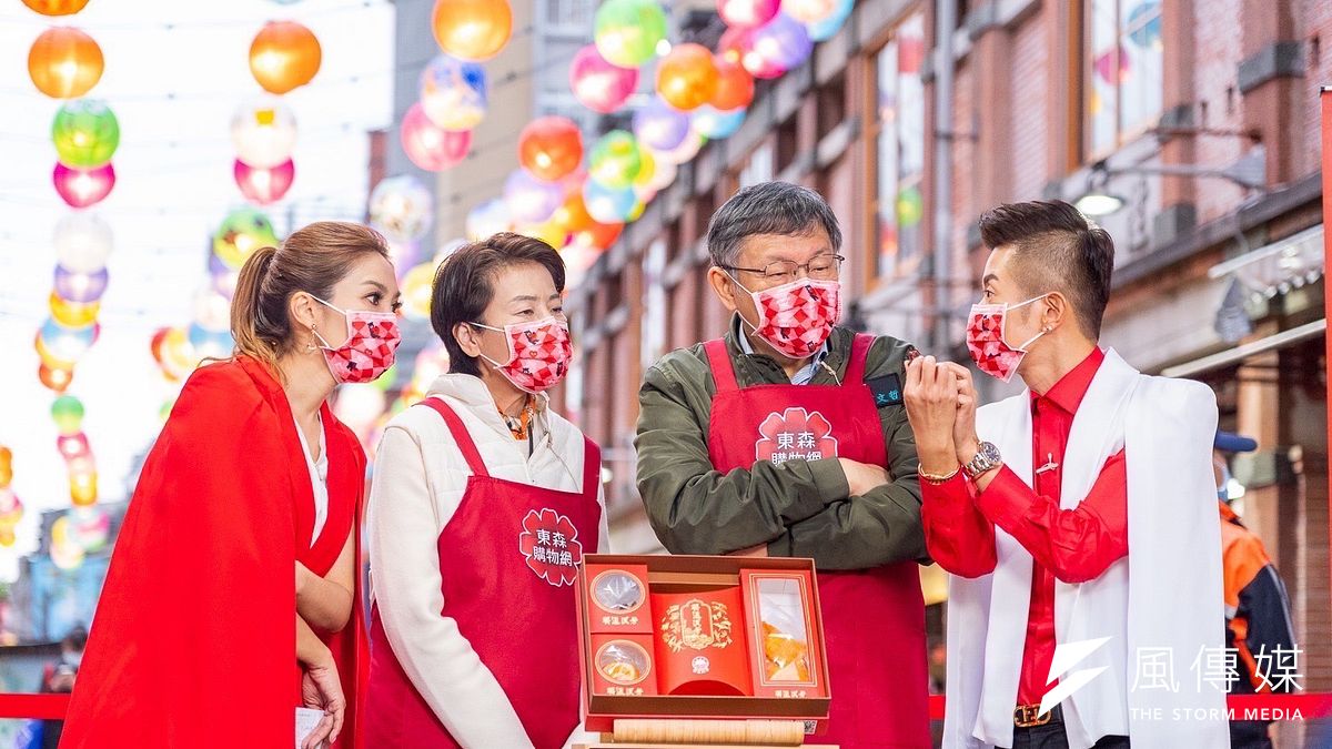 臺北市政府加強線上與線下的系列活動串聯,以Live直播推銷年貨(圖/臺北市商業處提供) 臺北市政府加強線上與線下的系列活動串聯,以Live直播推銷年貨(圖/臺北市商業處提供)