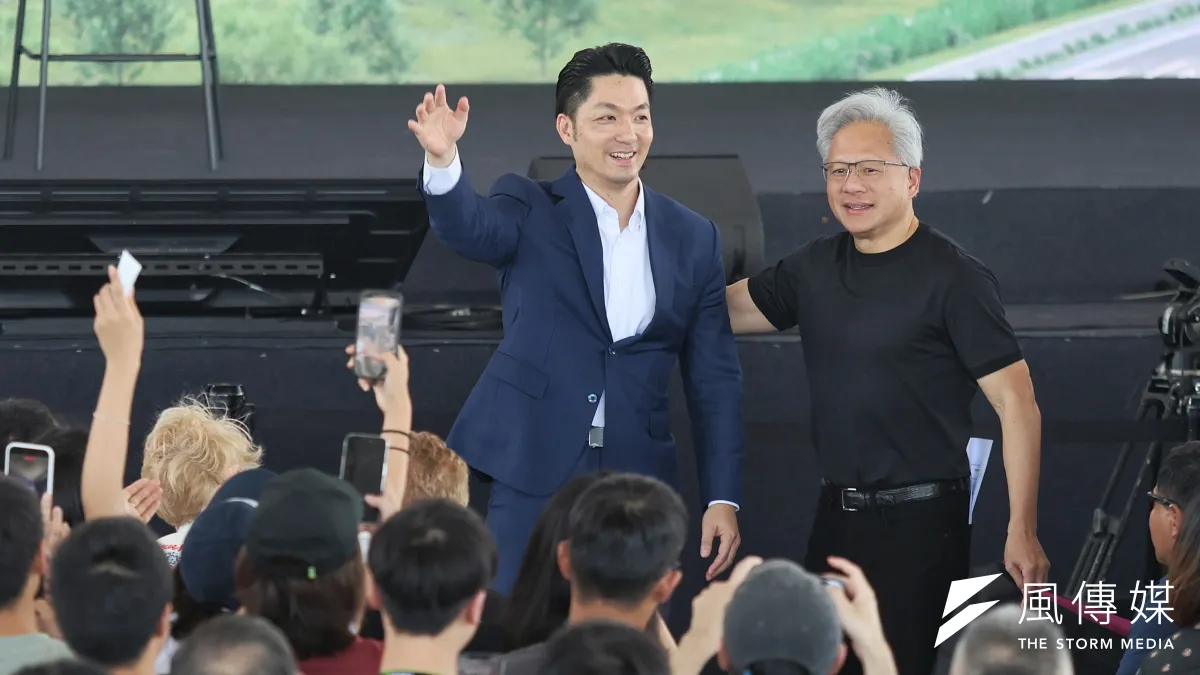 20260527-輝達執行長黃仁勳(右)、 台北市長蔣萬安( 左)27日出席在北投士林科技園區T17、T18預定地舉辦的NVIDIA台灣員工大會。(柯承惠攝)