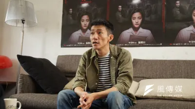 上課畫漫畫、童年離不開電玩,導演徐漢強接受《風傳媒》專訪時表示,其實自己本來想進的是遊戲業。(盧逸峰攝)