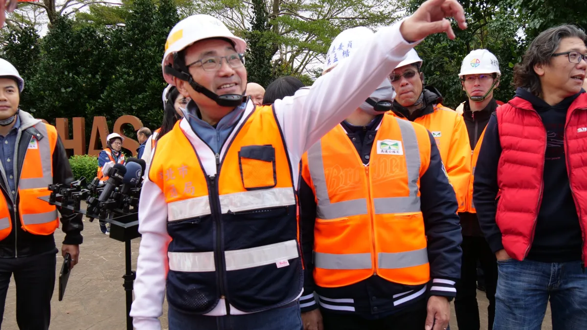 新北市長侯友宜視察「國道1號林口交流道改善工程」,了解工程進度及施工期間交通維持計畫執行情形(圖/新北市政府交通局)