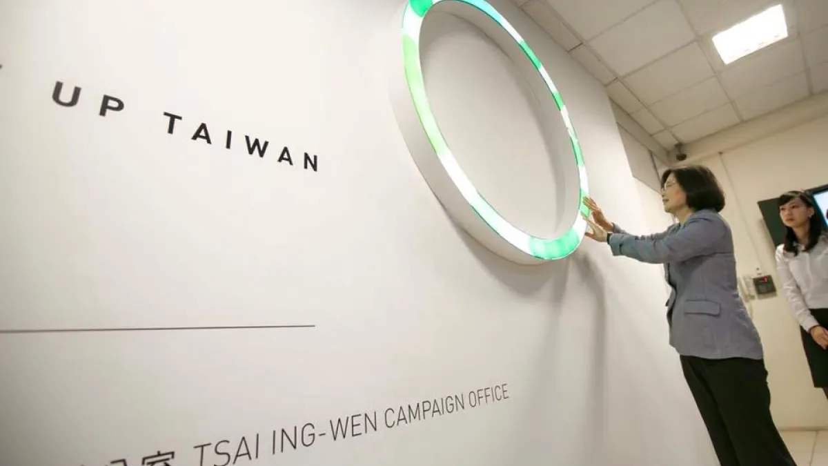 蔡英文總統沒有忘記她競選時的承諾和願景吧?「點亮台灣 LIGHT UP TAIWAN」!(取自蔡英文臉書)