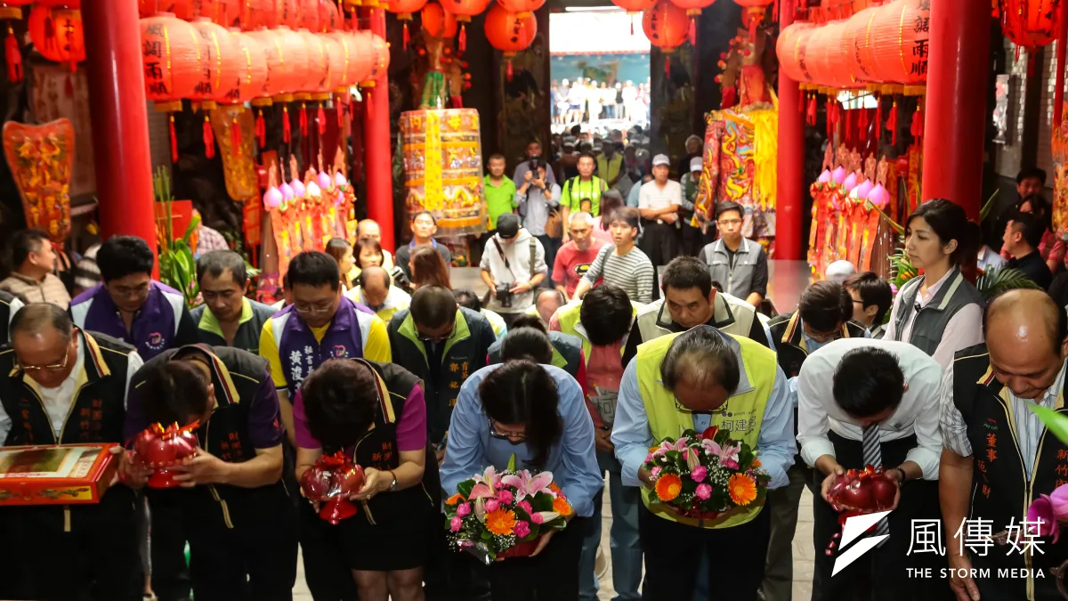 除了拜廟拉票站台,台灣的總統大選有政見辯論嗎?(顏麟宇攝)