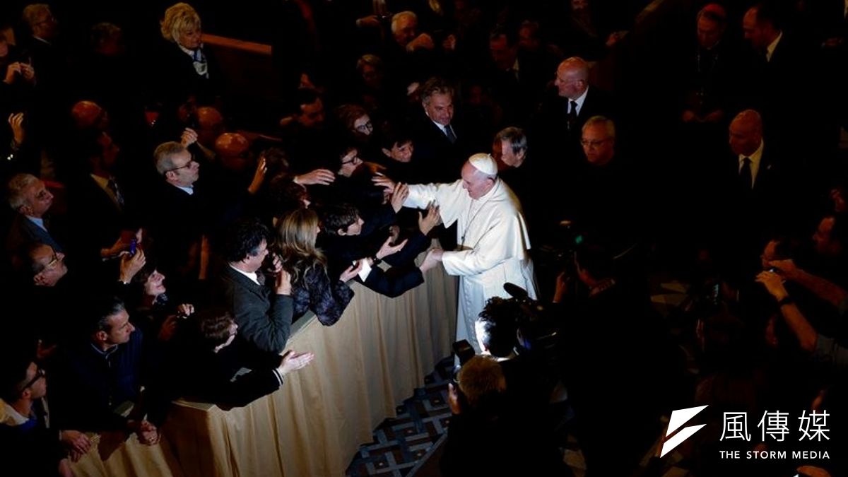 教宗方濟各出席犯罪受害者亡靈守夜祈禱會(美聯社) 教宗方濟各出席犯罪受害者亡靈守夜祈禱會(美聯社)