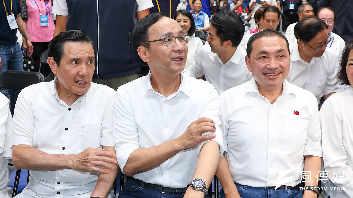 國民黨總統參選人侯友宜(右起)、國民黨主席朱立倫、前總統馬英九出席「國民黨第21屆第3次全國代表大會」。(資料照,顏麟宇攝) 國民黨總統參選人侯友宜(右起)、國民黨主席朱立倫、前總統馬英九出席「國民黨第21屆第3次全國代表大會」。(資料照,顏麟宇攝)