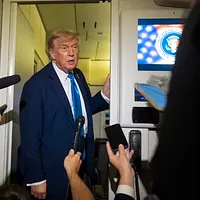 米国防総省は近年、中東での軍事力を大幅に強化し、F-16、F-22、F-35戦闘機を増派し、既存配備部隊の駐留期間を延長した。加えて、ニミッツ航空母艦の予定されていた停泊が中止され、中東地域に向かうことが明らかになった。(AP通信) 米国防総省は近年、中東での軍事力を大幅に強化し、F-16、F-22、F-35戦闘機を増派し、既存配備部隊の駐留期間を延長した。加えて、ニミッツ航空母艦の予定されていた停泊が中止され、中東地域に向かうことが明らかになった。(AP通信)