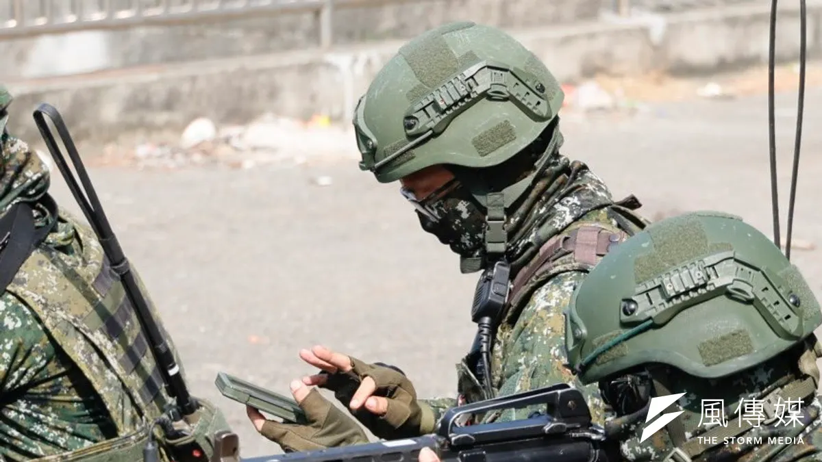 國軍近日展開「陸勝操演」,官兵使用ATAK系統手機。(張曜麟攝) 國軍近日展開「陸勝操演」,官兵使用ATAK系統手機。(張曜麟攝)