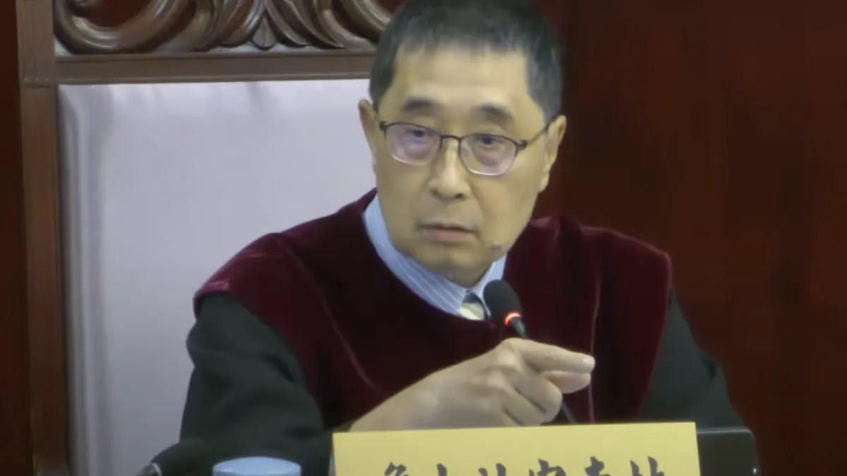 憲法法庭6日就國會改革釋憲案行言詞辯論程序,大法官詹森林關切,針對總統赴立法院國情報告新規,立法院與總統府雙方能否自行和解?(取自司法院直播)