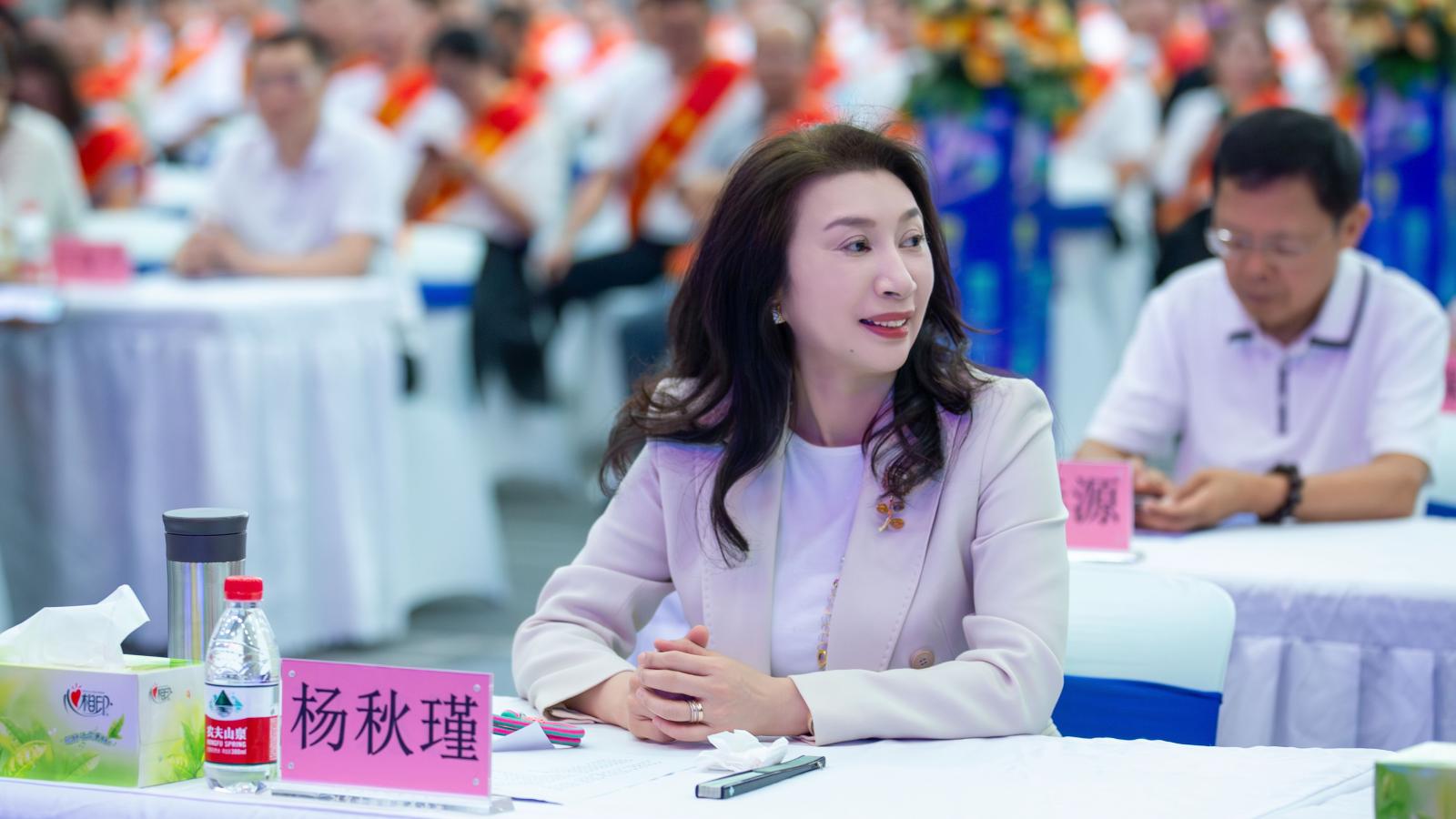 再入選《財星》亞洲百大女性!鴻海楊秋瑾談AI工廠:未來不只自動化,關鍵在人、AI與機器人協作