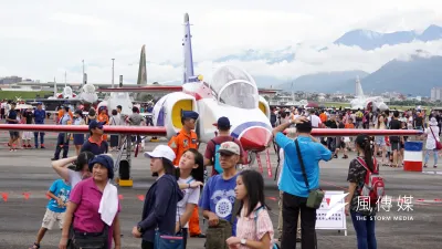 空軍花蓮基地將在8月10日開放民眾參觀。圖為空軍花蓮基地營區日前開放現場狀況。(資料照,蘇仲泓攝)