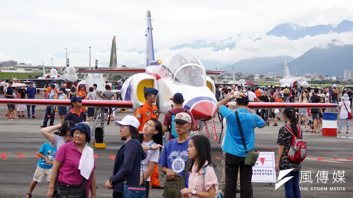 空軍花蓮基地將在8月10日開放民眾參觀。圖為空軍花蓮基地營區日前開放現場狀況。(資料照,蘇仲泓攝)