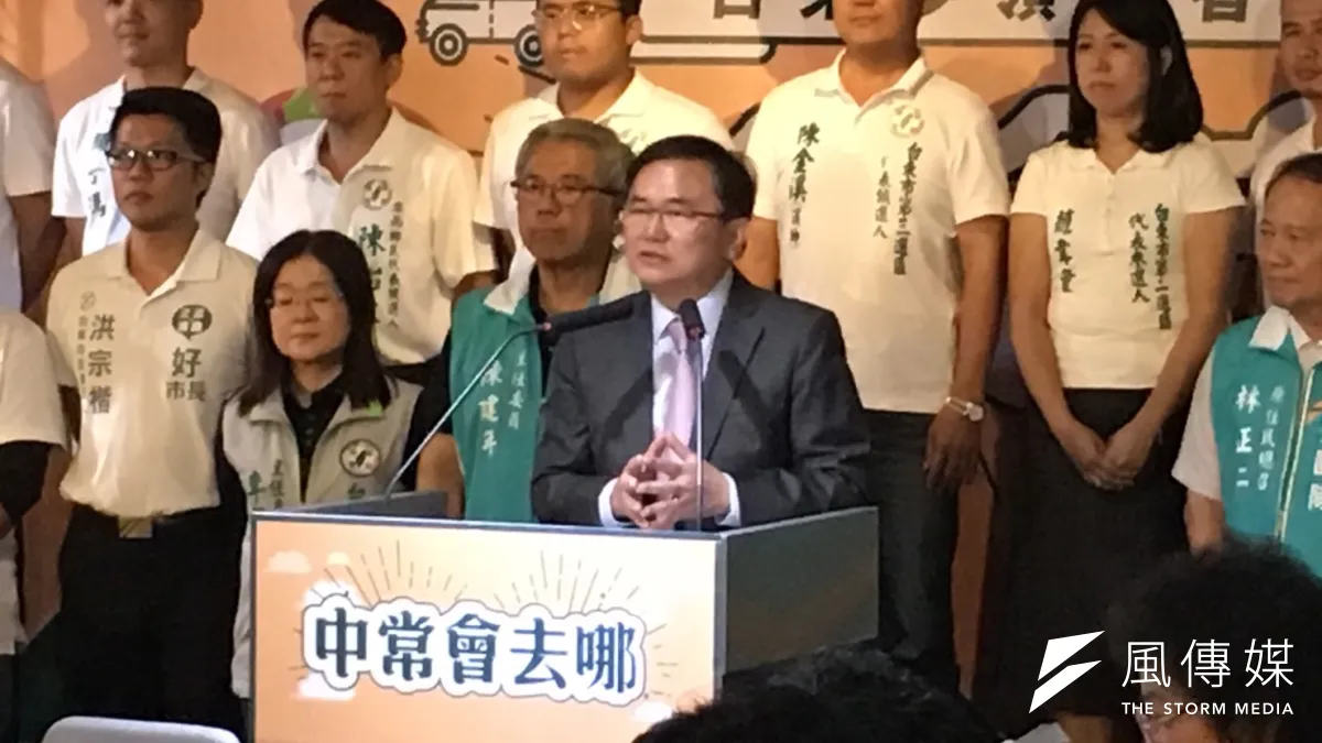 民進黨行動中常會17日來到台東,台東縣長候選人劉櫂豪在會中以「台東夢的推手」為主題報告。(顏振凱攝)