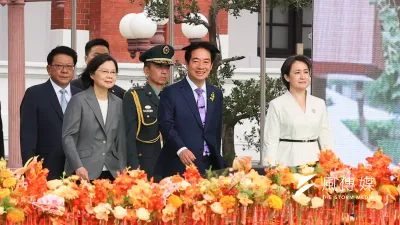520就職典禮,總統賴清德(前中)、副總統蕭美琴(前右)宣誓就職後,與前總統蔡英文(前左)一同登台。(顏麟宇攝)