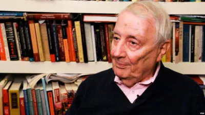 權威學者馬若德(Roderick MacFarquhar)在哈佛大學接受美國之音專訪(2015年3月影片截圖)