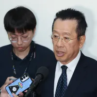 Defense Minister Wellington Koo expressed both grief and contempt over retired commander Lu Li-shih's role as a CCP propaganda tool, calling his remarks deeply inappropriate. (Photo by Chen Pin-yu) Defense Minister Wellington Koo expressed both grief and contempt over retired commander Lu Li-shih's role as a CCP propaganda tool, calling his remarks deeply inappropriate. (Photo by Chen Pin-yu)
