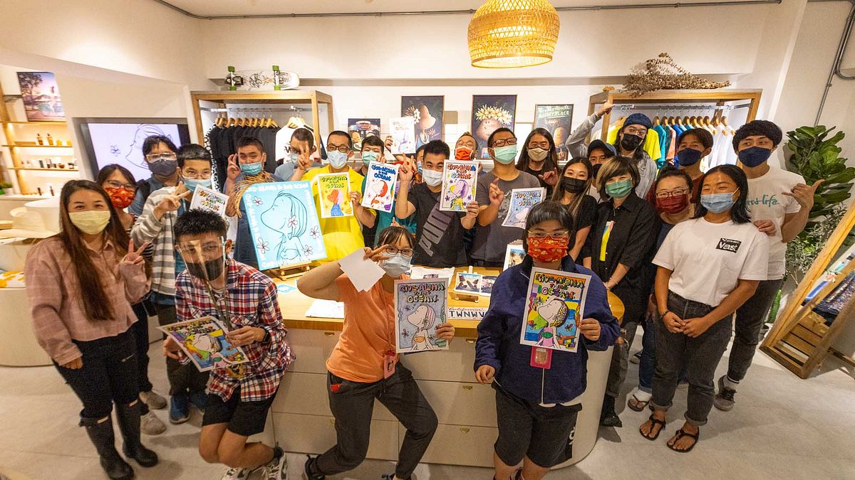 Vast與藝術家OK Liao合辦衝浪插畫創作特展,串起支持台北市自閉症家長協會的機緣。(圖/官方提供) Vast與藝術家OK Liao合辦衝浪插畫創作特展,串起支持台北市自閉症家長協會的機緣。(圖/官方提供)