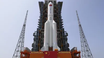 作者指出,中國從2010年進行了野心勃勃的太空計劃,包括神舟計劃(太空運輸)、天宮計劃(空間站)、天和計劃(建造空間站)、北斗計劃(全球定位導航)、夸父計劃 (太陽監測)等。(AP)