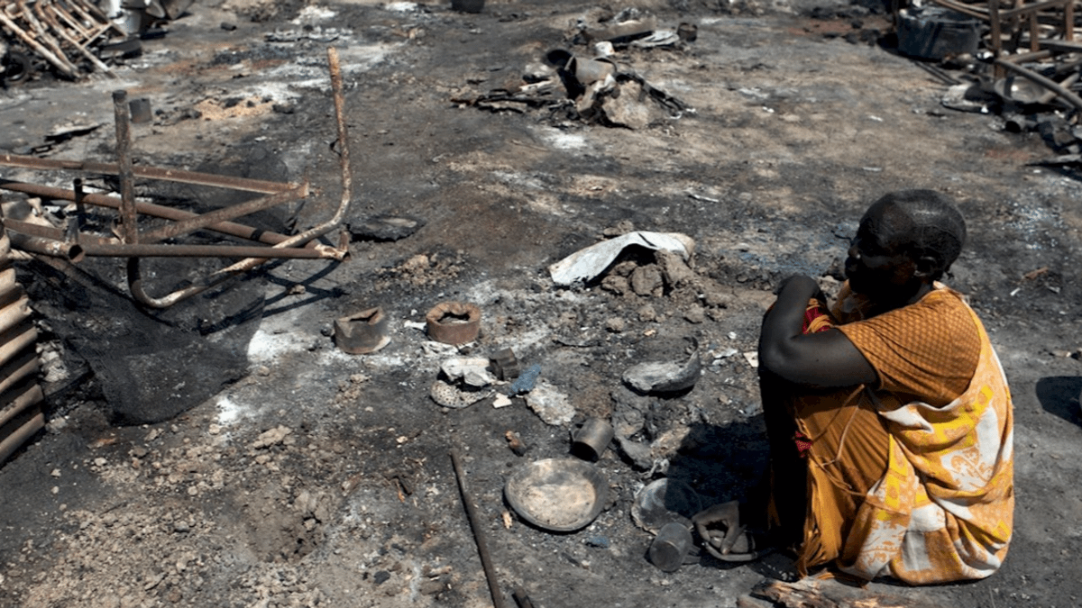 甫成立數年的新國家南蘇丹仍深陷戰亂,圖為民眾的房子被完全摧毀。(圖/AI) 甫成立數年的新國家南蘇丹仍深陷戰亂,圖為民眾的房子被完全摧毀。(圖/AI)