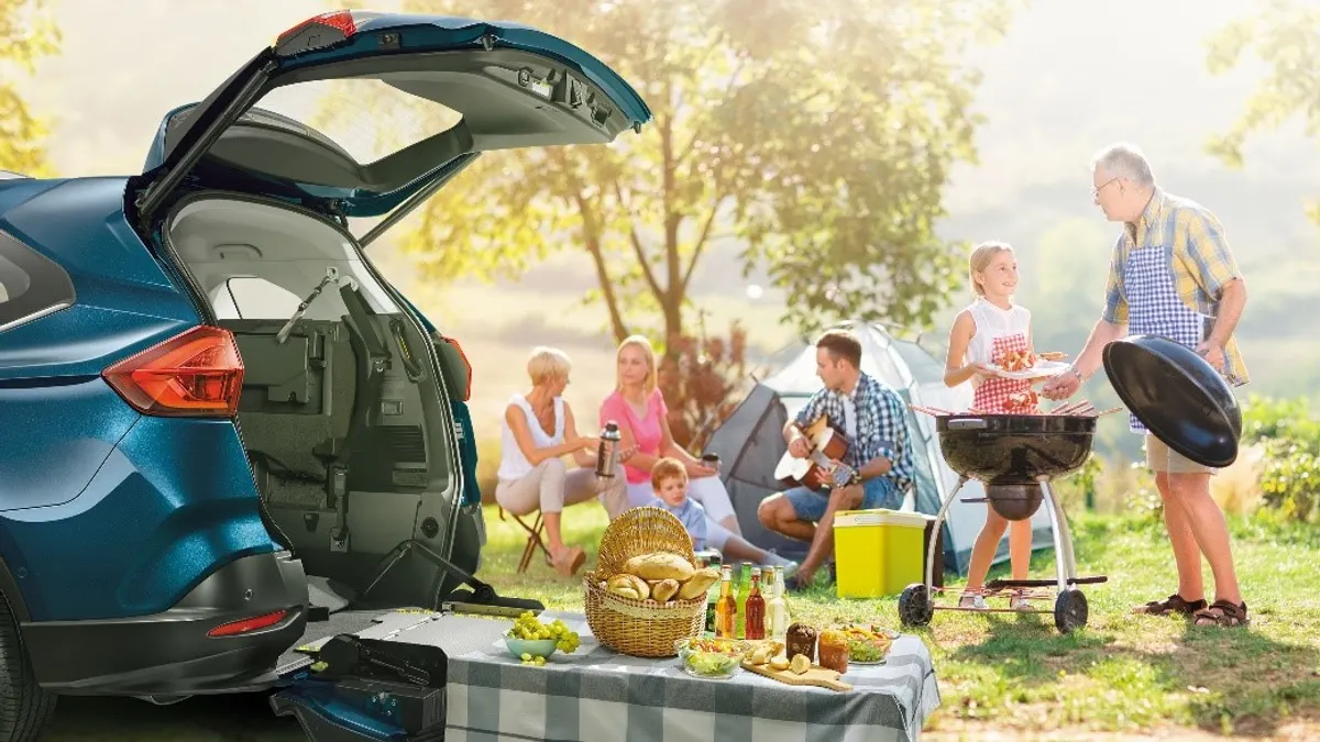 LUXGEN攜手露營達人舉辦「開到哪玩到哪 露營旅遊達人」講座,讓民眾跟著URX一起去旅遊。(圖/納智捷汽車提供)