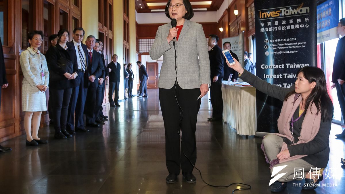 2總統蔡英文11日出席「2019大陸台商春節聯誼活動」,喊話台商把生產基地移回台灣,但「其中最大宗的應該還是對大陸市場吧」,且台灣電力供應可能一直處在「隨時有斷電/缺電」的危機中。(資料照,顏麟宇攝) 2總統蔡英文11日出席「2019大陸台商春節聯誼活動」,喊話台商把生產基地移回台灣,但「其中最大宗的應該還是對大陸市場吧」,且台灣電力供應可能一直處在「隨時有斷電/缺電」的危機中。(資料照,顏麟宇攝)