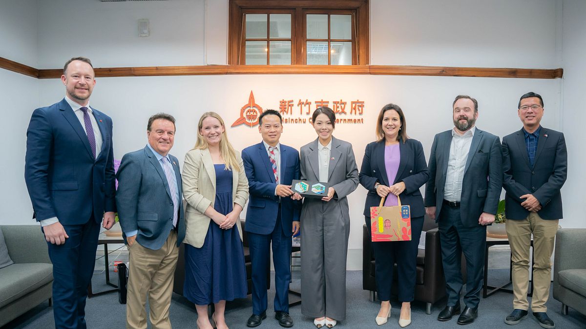 「南澳州議會跨黨派友台小組」訪問團7日拜會竹市府,與高虹安市長進行多項議題交流,盼共創互惠雙贏。(圖/新竹市政府提供) 「南澳州議會跨黨派友台小組」訪問團7日拜會竹市府,與高虹安市長進行多項議題交流,盼共創互惠雙贏。(圖/新竹市政府提供)