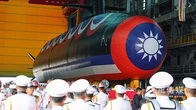 海鯤號為傳統柴電潛艦,雖有絕對的靜音優勢,但由於使用的是鉛酸電瓶,先天上就有著蓄電量限制問題,需要定期浮上來進行充電。(資料照,顏麟宇攝)