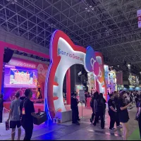 サンリオは「Sanrio Games」としてTGS2026に初出展し、企業理念「みんななかよく」を体現した新作協力ゲーム「サンリオ パーティランド」などを披露。会場で大きな注目を集めた。(黃信維撮影/©サンリオ) サンリオは「Sanrio Games」としてTGS2026に初出展し、企業理念「みんななかよく」を体現した新作協力ゲーム「サンリオ パーティランド」などを披露。会場で大きな注目を集めた。(黃信維撮影/©サンリオ)