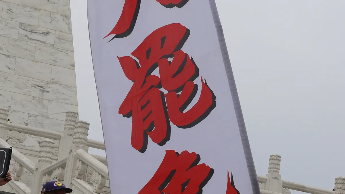 全台至少15所大專院校出現罷免連署攤位。(圖/資料照/柯承惠攝) 全台至少15所大專院校出現罷免連署攤位。(圖/資料照/柯承惠攝)