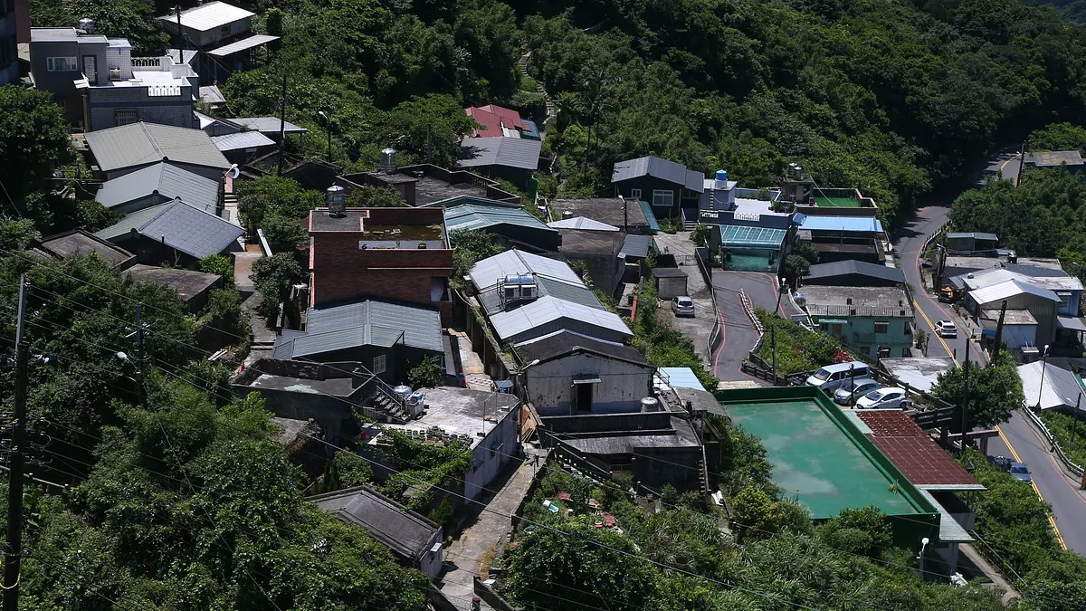 有網友在 PTT 發文問卦,直指九份是「最糞景點」,並列舉道路塞車、老街擁擠、扒手頻傳及山區多變的天氣(起霧、下雨)等諸多負面體驗。(示意圖/顏麟宇攝) 有網友在 PTT 發文問卦,直指九份是「最糞景點」,並列舉道路塞車、老街擁擠、扒手頻傳及山區多變的天氣(起霧、下雨)等諸多負面體驗。(示意圖/顏麟宇攝)