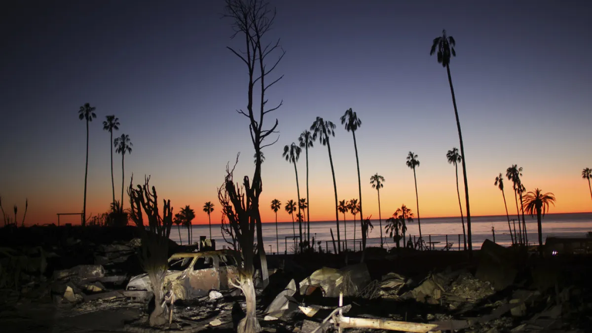 2025年1月14日。洛杉磯「斷崖大火」(Palisades fire)。(AP)