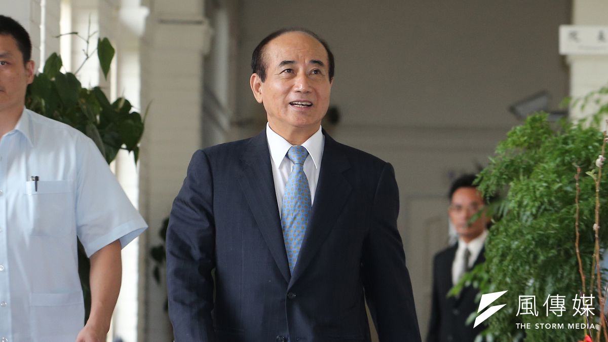 立法院長王金平24日指出,朝野若有具體建議,立法院不排除提早開議,建立行政、立法平台,朝野集思廣益提出提振景氣的方案。(吳逸驊攝) 立法院長王金平24日指出,朝野若有具體建議,立法院不排除提早開議,建立行政、立法平台,朝野集思廣益提出提振景氣的方案。(吳逸驊攝)