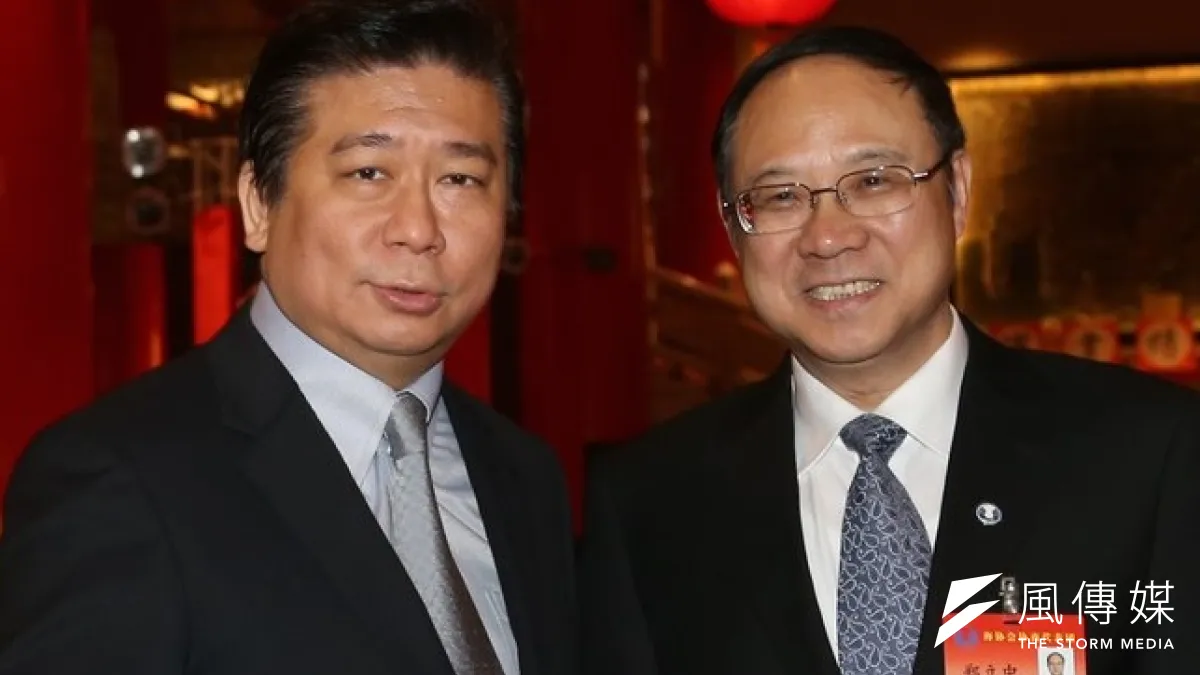 兩會第10次會議,海協會副會長鄭立中(右)提出新增航路問題。(吳逸驊攝)