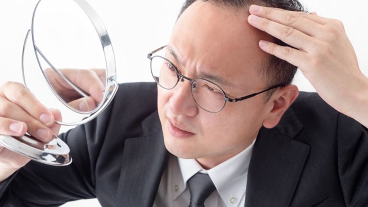 沈彥廷醫師指出,無論是先天、遺傳或後天因素,掉髮危機都有越來越年輕化的趨勢。(圖/取自photoAC) 沈彥廷醫師指出,無論是先天、遺傳或後天因素,掉髮危機都有越來越年輕化的趨勢。(圖/取自photoAC)